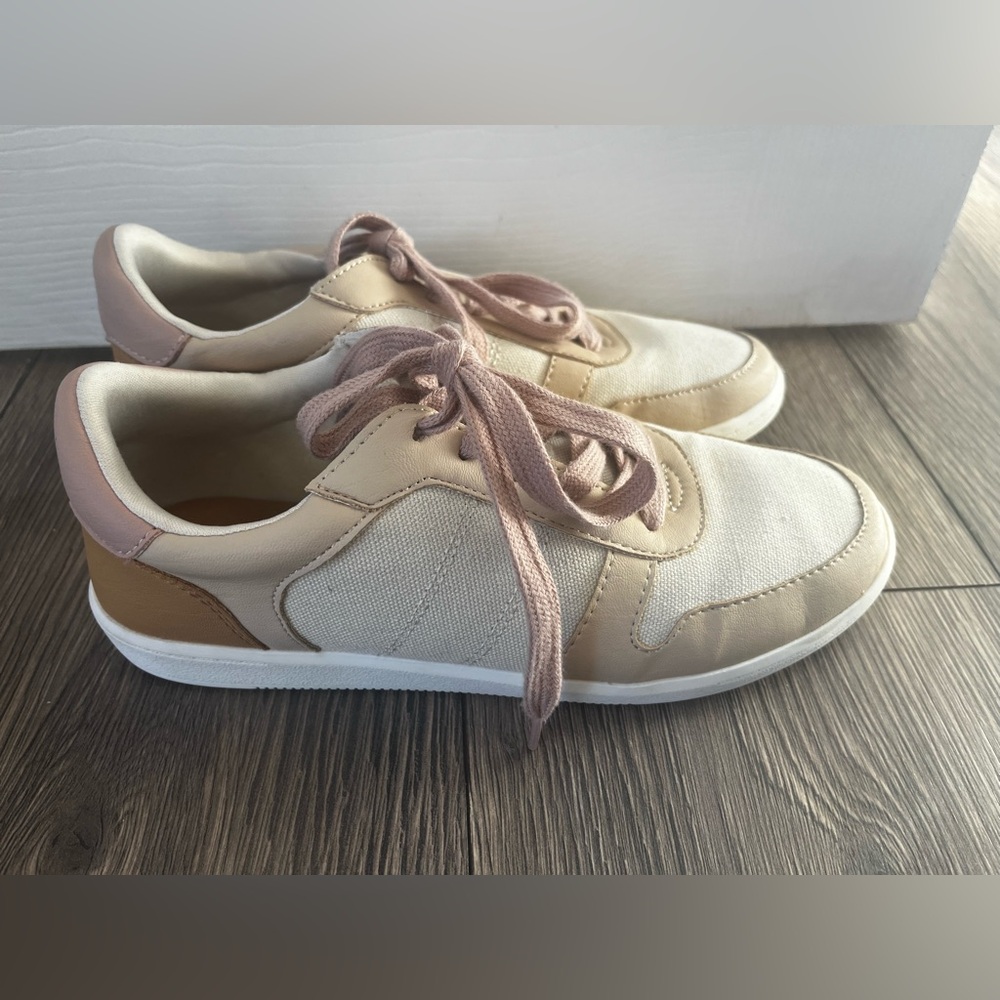 A new day sneakers shoes size 7